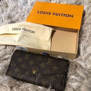 Louis Vuitton Sarah Wallet 100 percent authentic